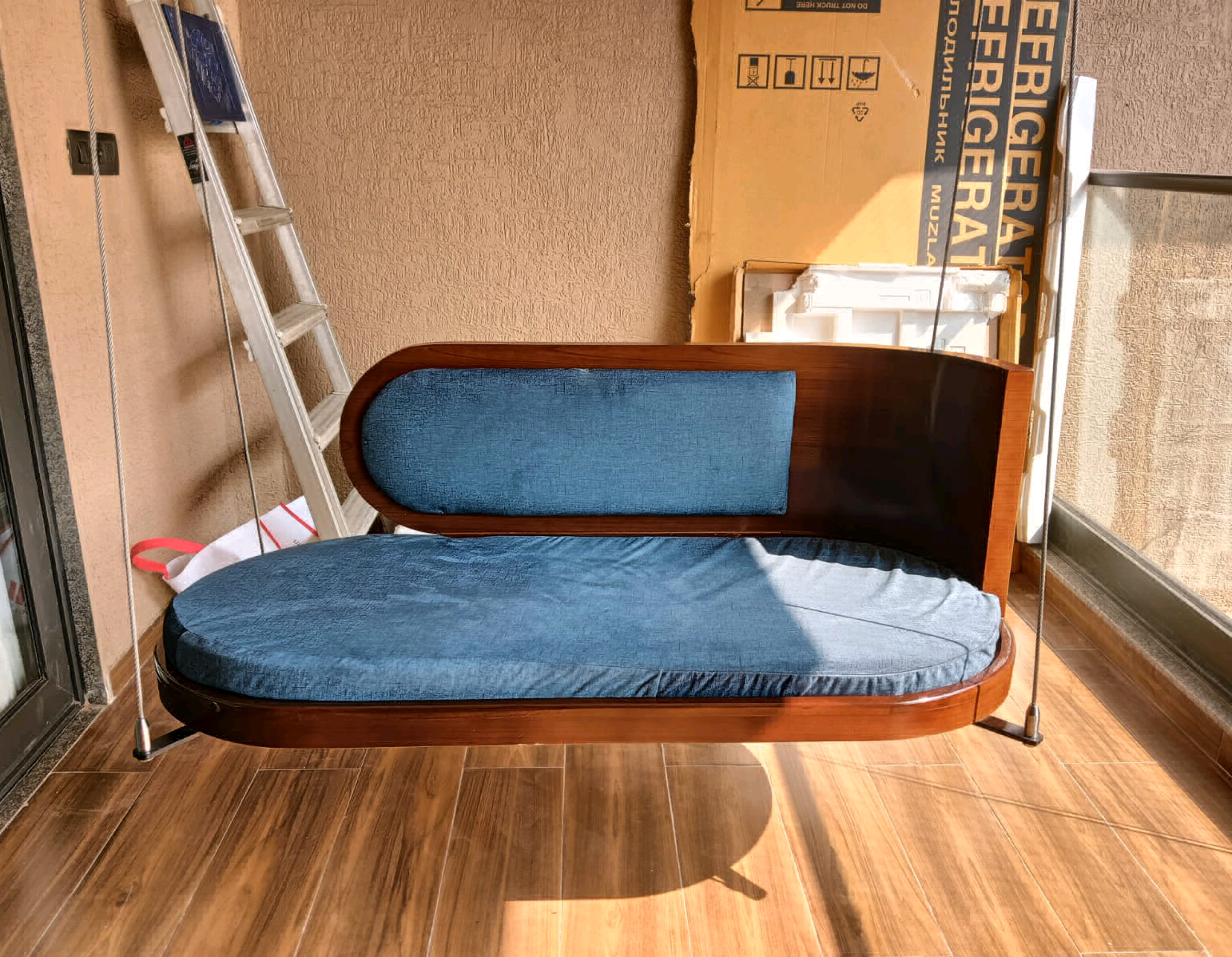 Stylish Wooden Swing Seat 
